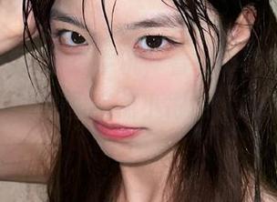 手握手机,看166吃瓜的“永久”黑料,心里有点小得意,也有点紧张…