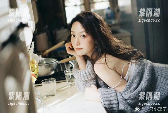 看51最新吃瓜的视频，心里默默“哇”的反差！