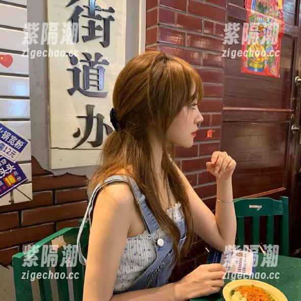 吃瓜新姿势：边刷“911吃瓜”视频边吃零食