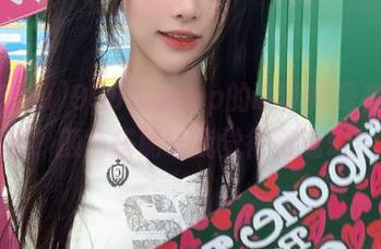 998.suapp的设计师是在喝醉吗?颜色搭配让我觉得很迷幻!