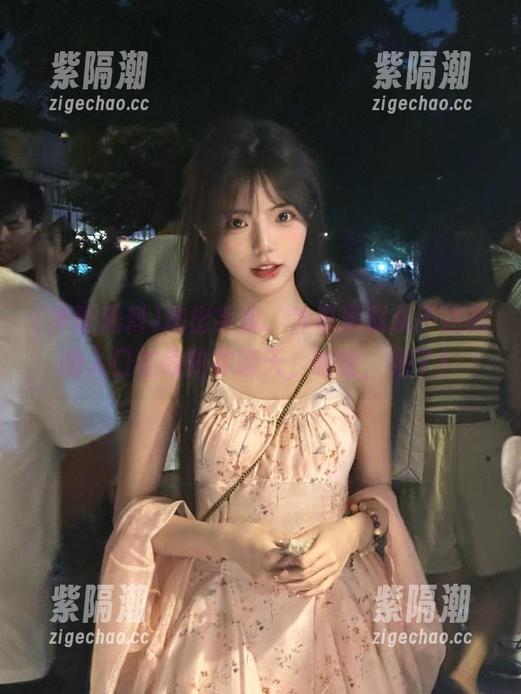 掏出手机，冲哥黑料永不迷路的入口在线陪你聊天，哈哈，绝了！