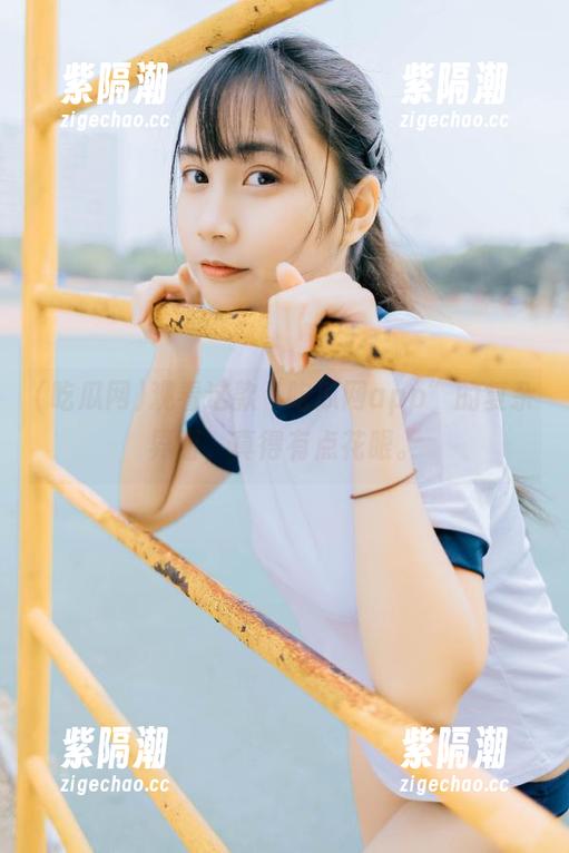 观看这款“吃瓜网app”的复杂界面，真得有点花眼。