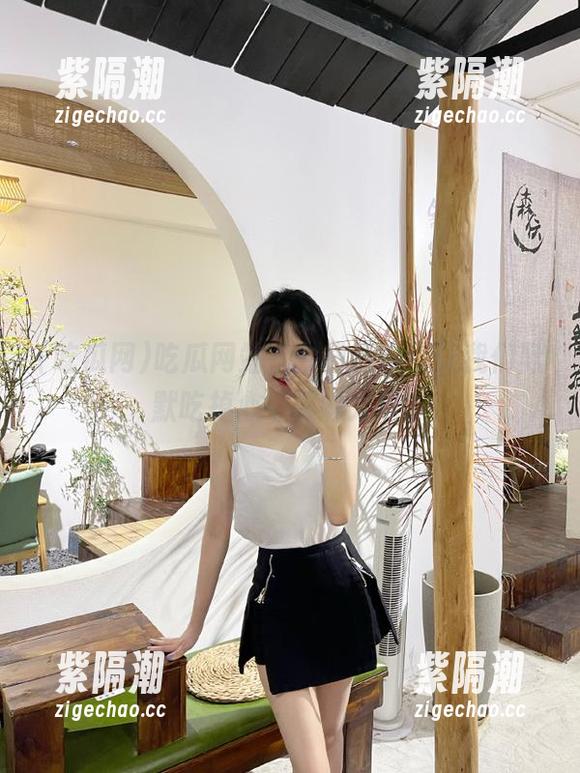 吃瓜网站，今日热搜：让我们默默吃掉心中那颗大瓜。
