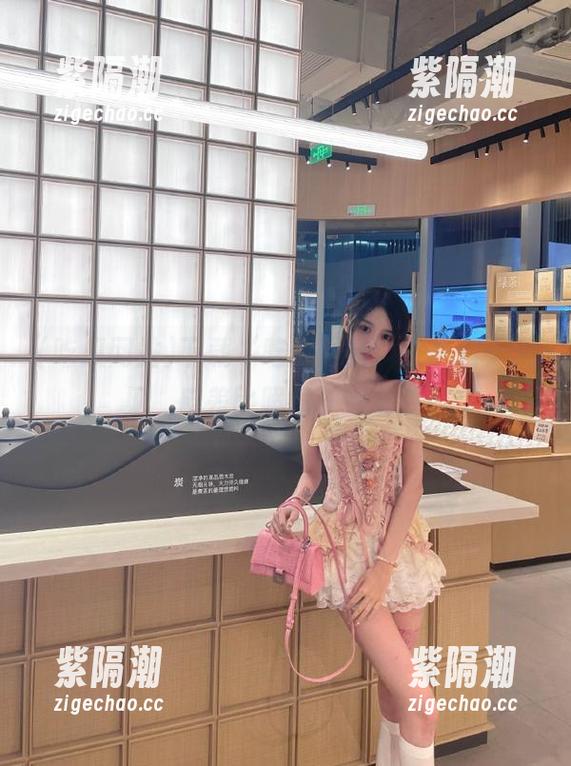 下载‘吃瓜网站’，黑料天天见，反差比照镜子还清楚！