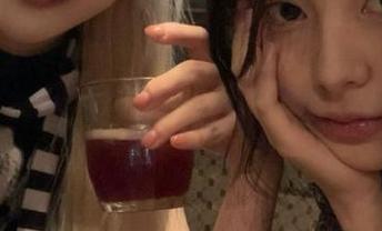 等不及每日黑料视频了，心里已经满满都是阿姨嘴边的瓜了，肯定又能唠上两句！