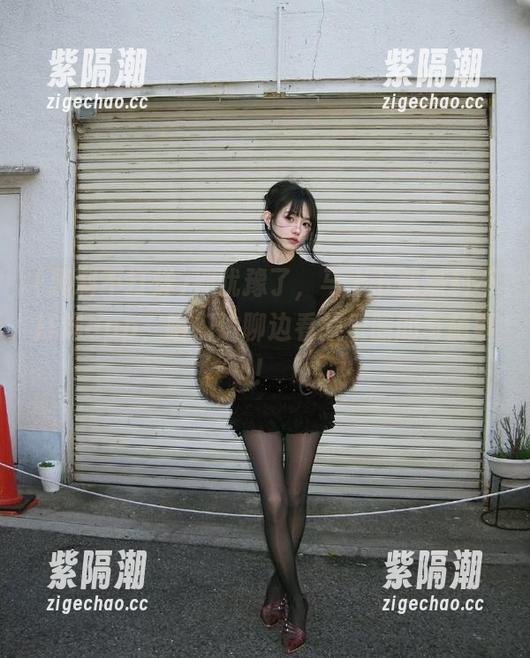 别犹豫了，马上下载黑料不打烊app，咱们边聊边看娱乐圈的奇葩事！