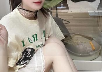 在zztt18.su黑料不打烊，大瓜小瓜统统来，永不迷路！今晚吃得可饱了！
