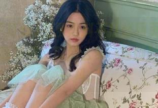 免费黑料不打烊网页版，滑动之中我发现，瓜那么多，连脚趾都要抖一抖。