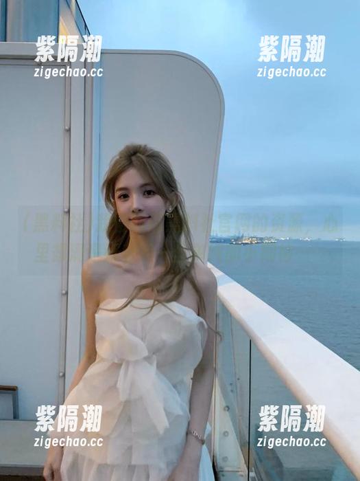 我慢慢逛黑料社官网的资源，心里却满是好奇和一丝单纯的小期待……