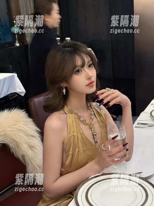 你和我都在黑料社区app分享点啥好玩儿的，还是继续吃瓜？